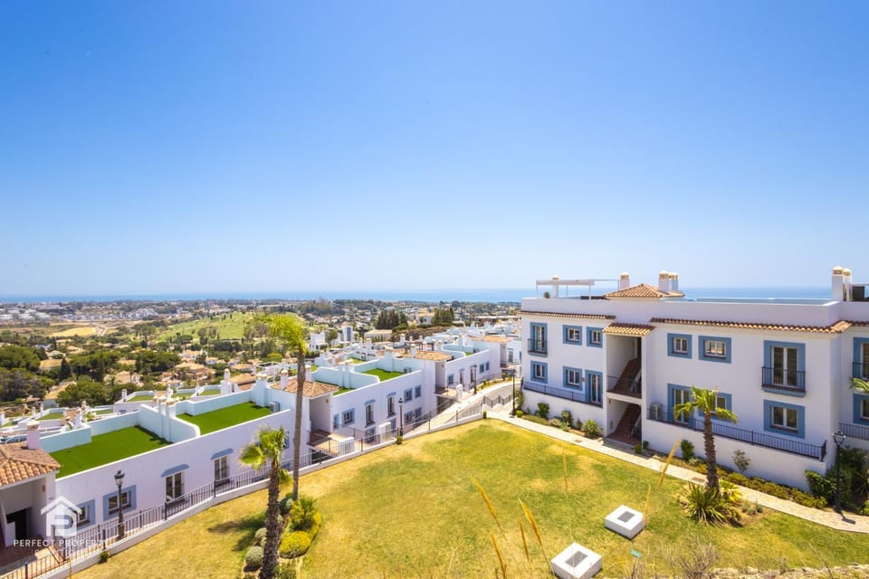 Property building, Natural landscape, Garden, City view, Sea view, Location