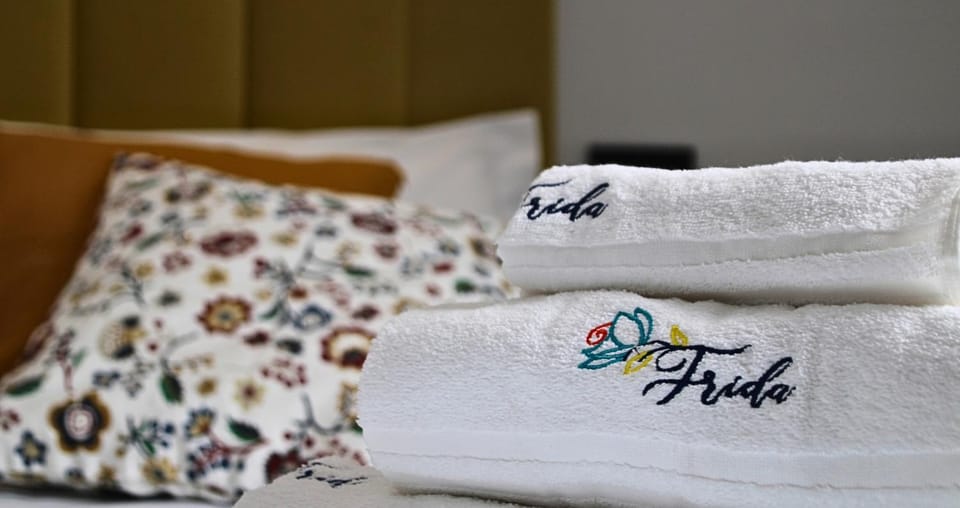Bed, towels