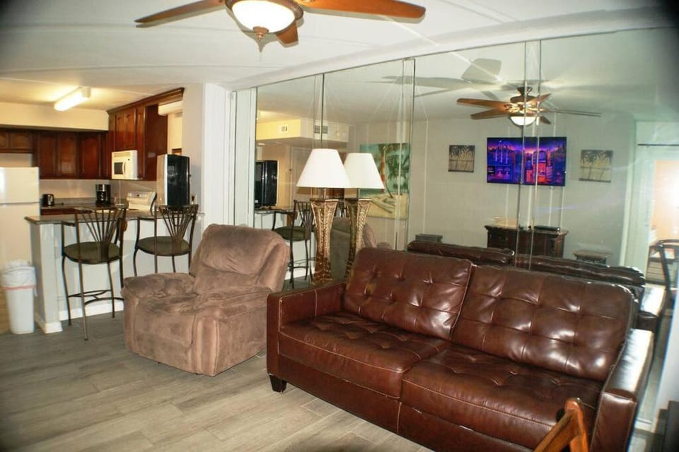 GULFVIEW 108 LUXURIOUS CONDO next Beach Park Isla Blanca Apartment in South Padre Island