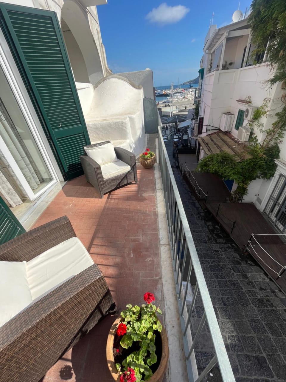 Property building, Patio, Day, Neighbourhood, View (from property/room), Balcony/Terrace, City view, Street view