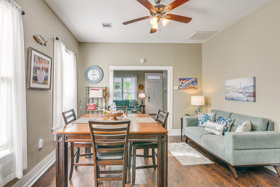 1/2 Mi to Seawall! Family Home w/ Furnished Patio House in Galveston Island