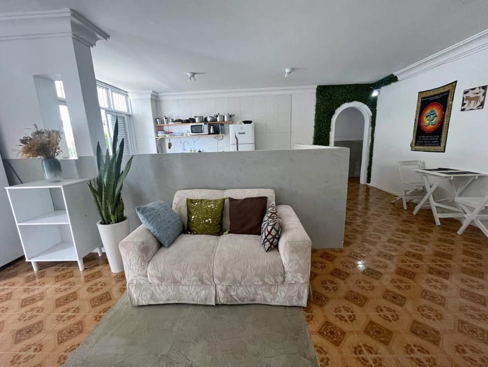 Quarto privado a 160 metros da Praia do Farol da barra 1 House in Salvador