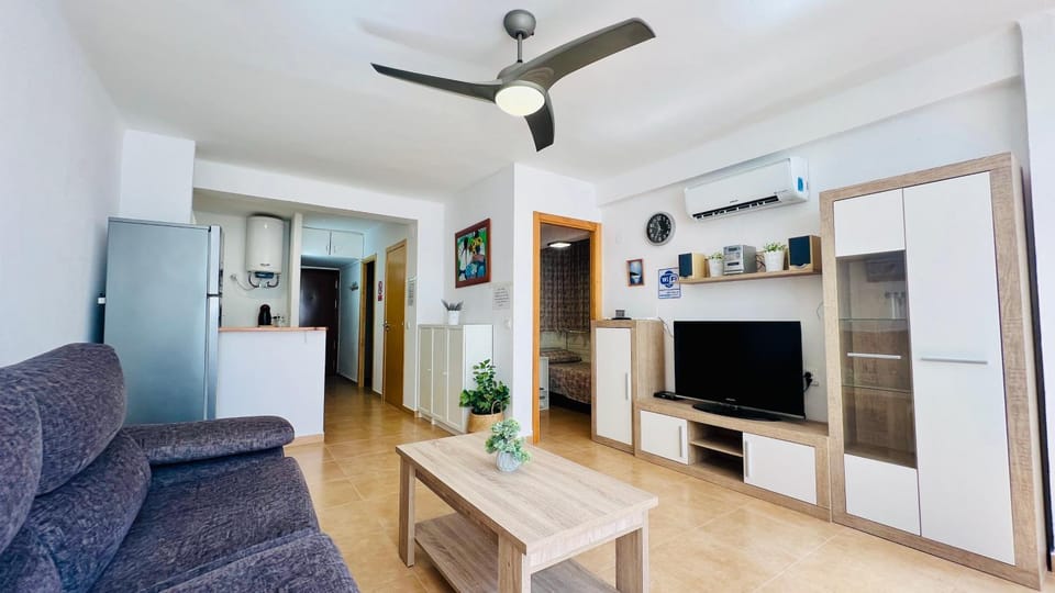 TV and multimedia, Kitchen or kitchenette, Living room, Seating area