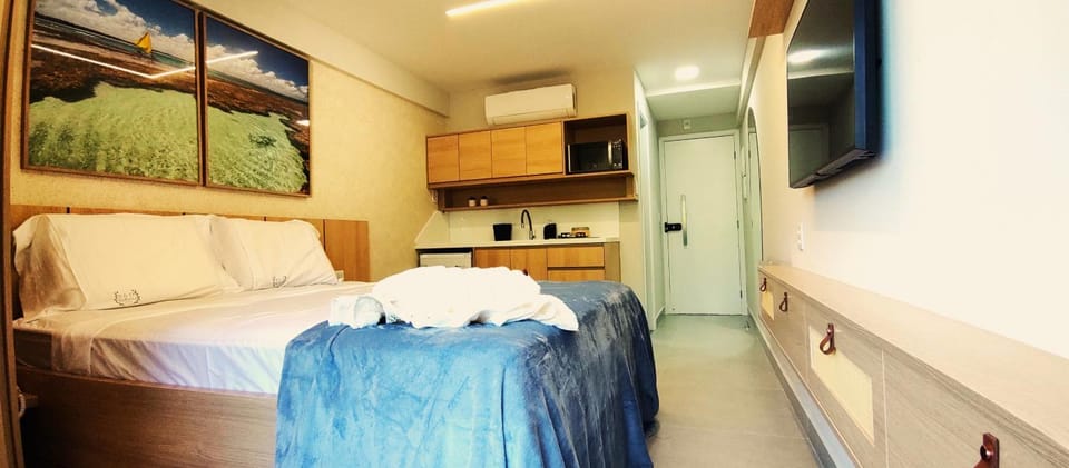 Bed, TV and multimedia, Photo of the whole room, Bedroom, minibar, air conditioner
