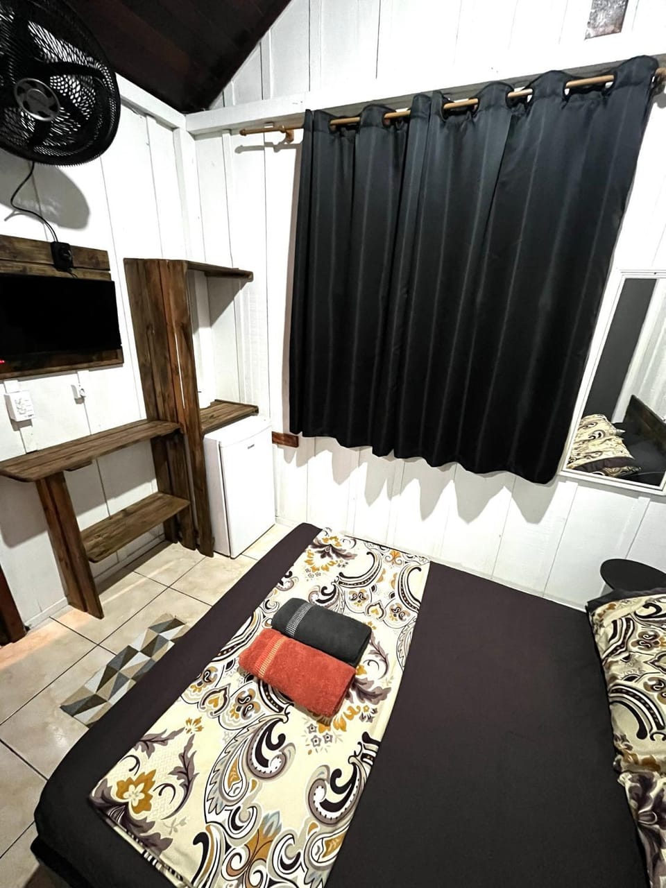 Bed, TV and multimedia, Photo of the whole room, minibar
