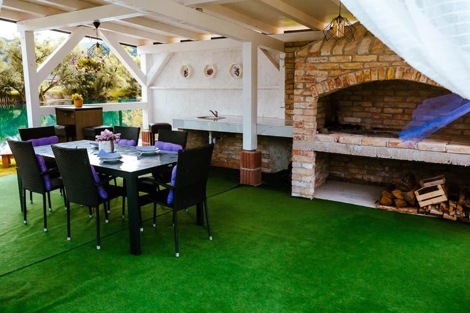 Patio, BBQ facilities, Seating area, Dining area