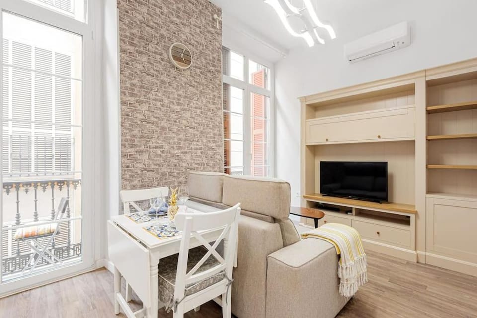 TV and multimedia, Living room, Dining area