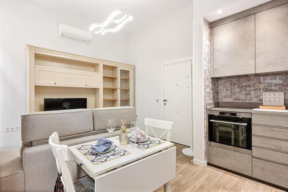 Kitchen or kitchenette, Living room, Dining area, oven