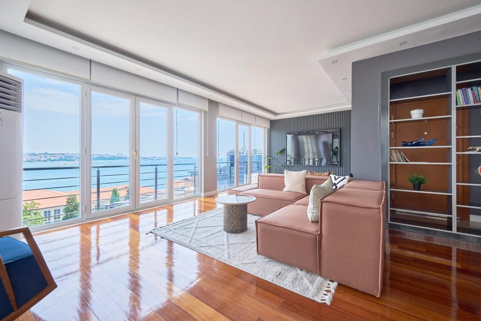 Natural landscape, TV and multimedia, View (from property/room), Living room, Seating area, Sea view