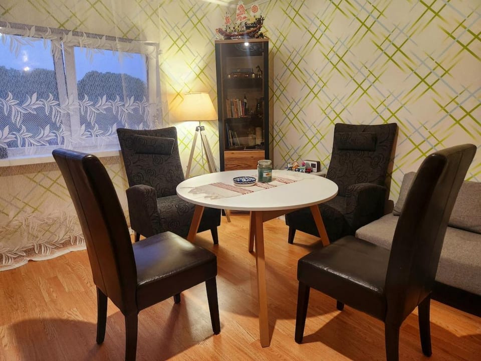 Living room, Seating area, Dining area