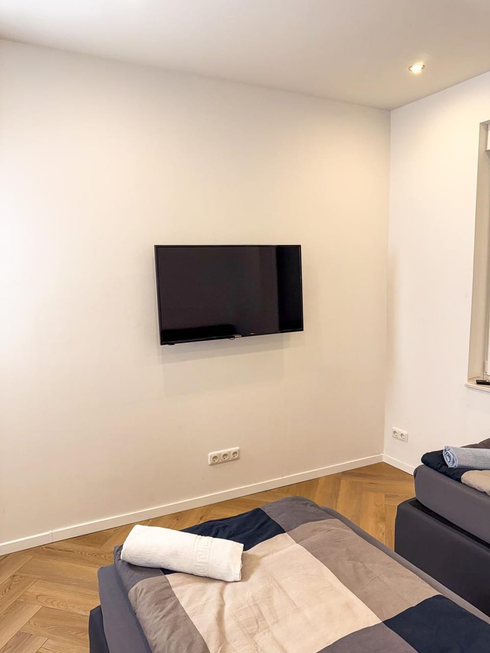 Communal lounge/ TV room, Bed, TV and multimedia, Photo of the whole room, Evening entertainment, Bedroom
