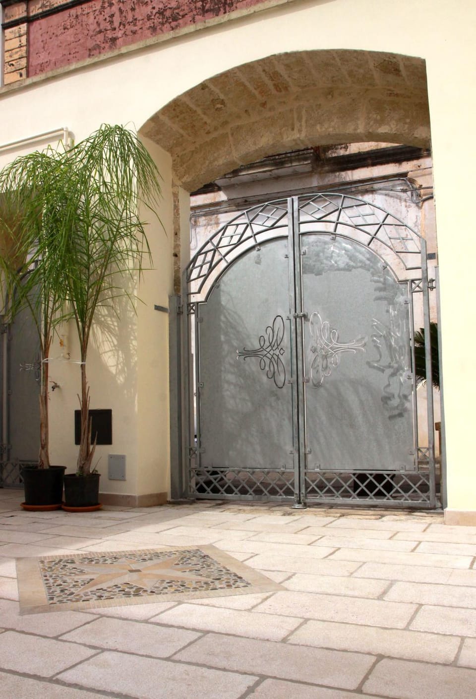 Facade/entrance