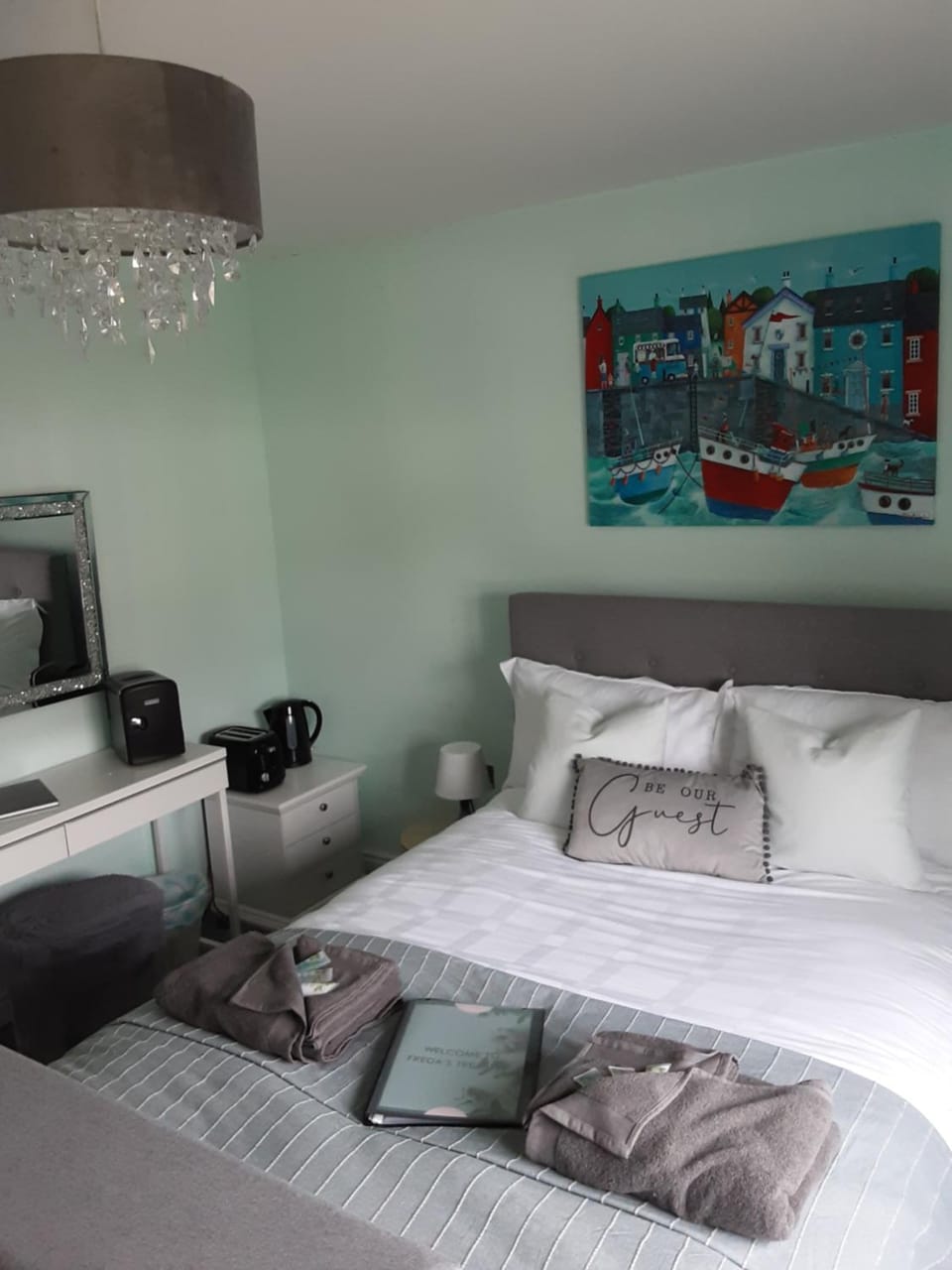 Freda's Treasure "Abi's Room" Vacation rental in England
