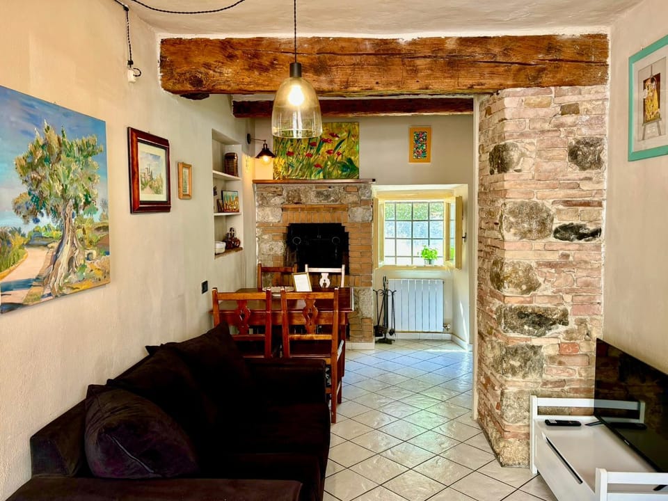 Communal lounge/ TV room, TV and multimedia, Living room, Seating area, Evening entertainment