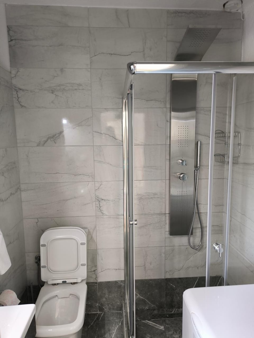 Shower, Toilet, Hot Tub, Bathroom