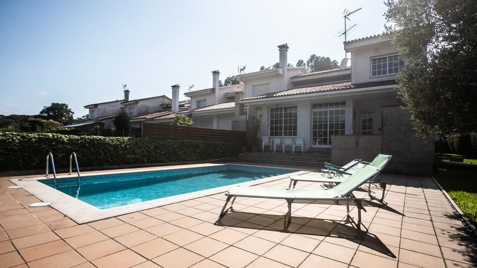 Pool view, Swimming pool, sunbed
