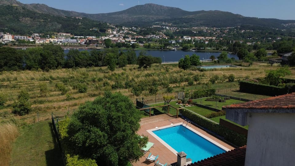 Casa con piscina a orilla del Rio Miño House in Viana do Castelo District, Portugal