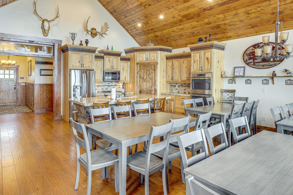 Exciting Garden City Gem w/ Home Theater & Hot Tub House in Garden City
