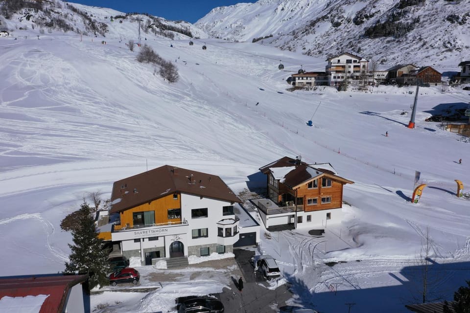 Property building, Skiing