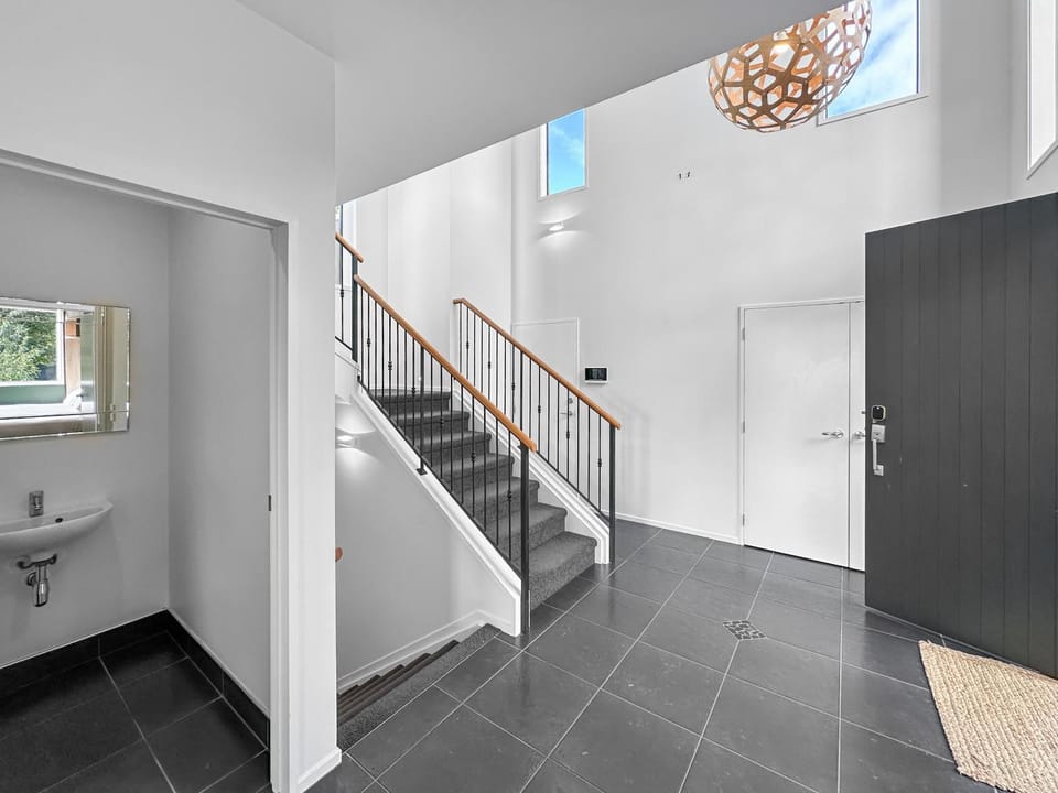 Murrays Gem l Modern 4bed Stunner l Sea View & Spa! Villa in Auckland