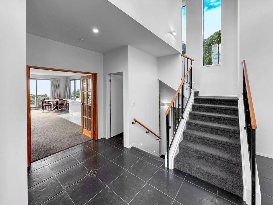 Murrays Gem l Modern 4bed Stunner l Sea View & Spa! Villa in Auckland