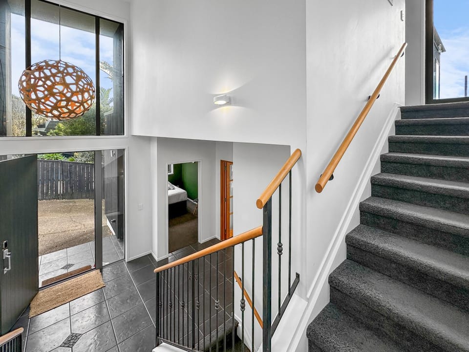 Murrays Gem l Modern 4bed Stunner l Sea View & Spa! Villa in Auckland