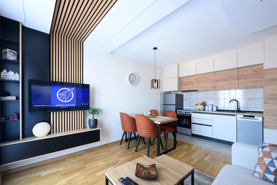 TV and multimedia, Kitchen or kitchenette, Living room, Seating area, Dining area