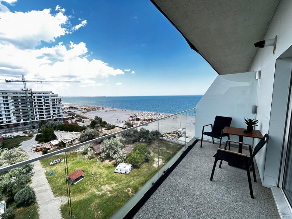 Luna Studio White Tower Apartment in Constanta