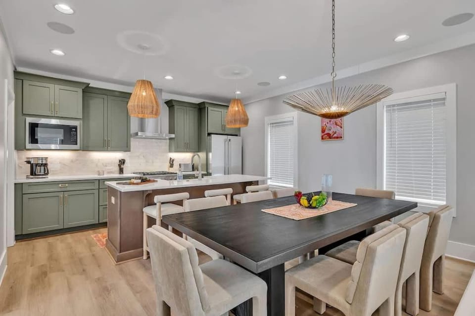 Alto-Private Rooftop Deck-8 Mins to Broadway House in Berry Hill