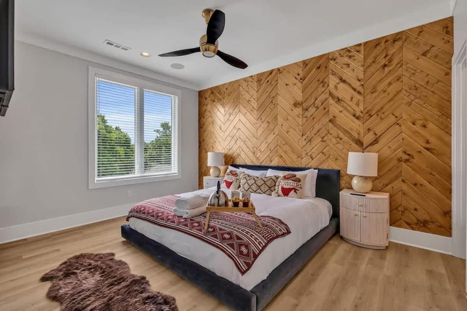 Bass - Private Rooftop - 8 mins to Broadway House in Berry Hill