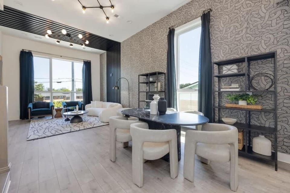 LUXE-Elevate-Modern Luxury-Stunning City Views House in Nashville