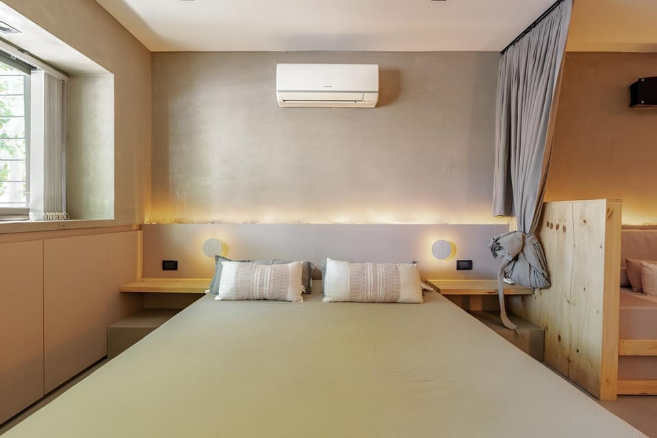 Bed, TV and multimedia, Photo of the whole room, Bedroom, towels, air conditioner