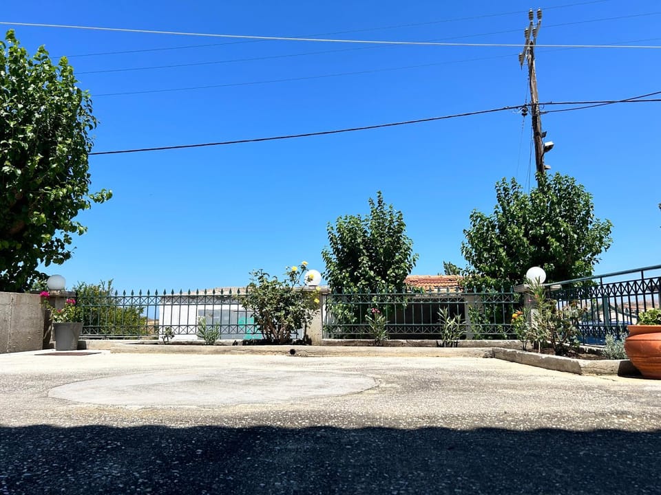 Nikis Rose Garden Lxs Apartment in Decentralized Administration of the Aegean
