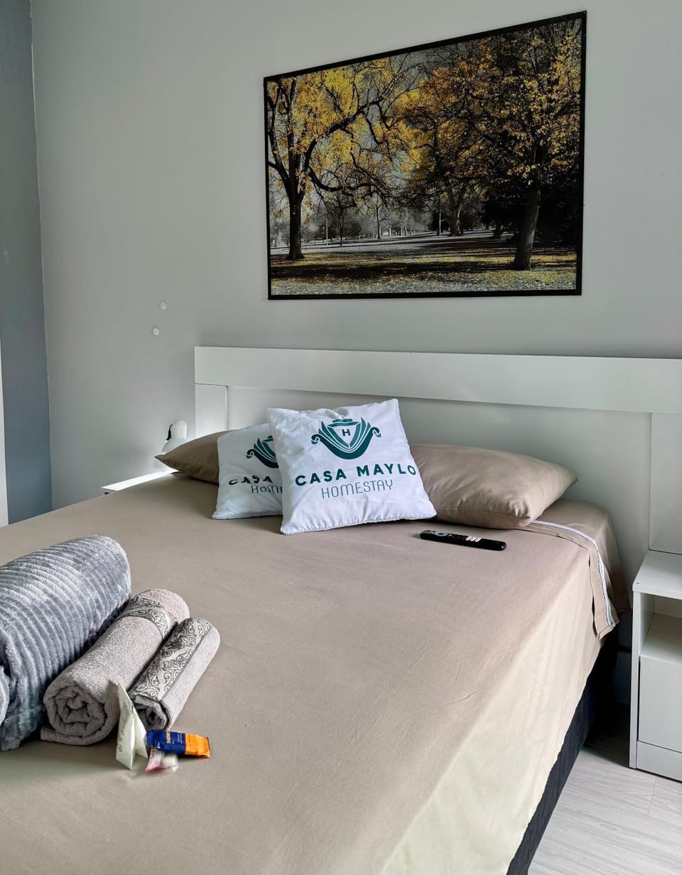 Bed, Photo of the whole room, Bedroom