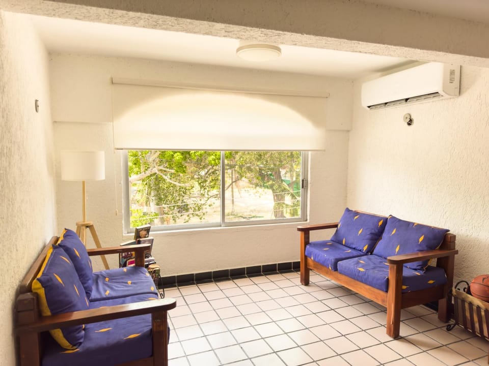 Living room, Seating area, air conditioner