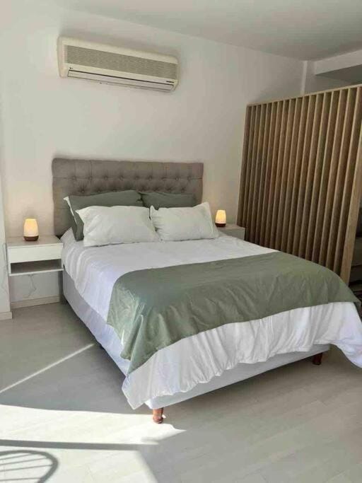 Bed, Photo of the whole room, Bedroom, air conditioner