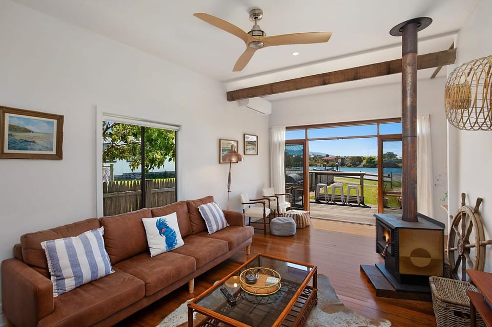 Living room, Seating area, fireplace