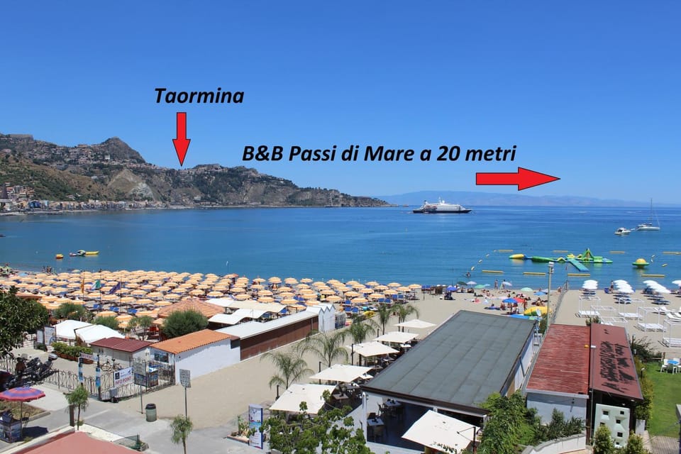Nearby landmark, Restaurant/places to eat, Neighbourhood, Natural landscape, Beach, Beach, Area and facilities, Supermarket/grocery shop, Shopping Area
