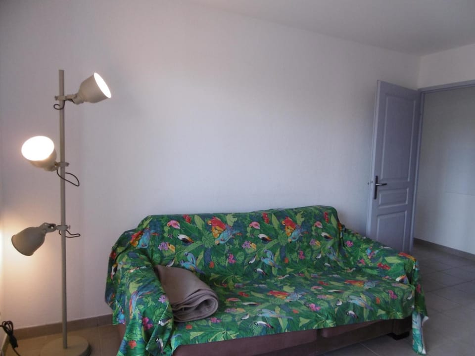 Narbonne Plage - T4 Moderne 70m² - 1er Étage avec Ascenseur - Proche Plage - Parking - 6 Personnes - FR-1-795-20 Apartment in Narbonne