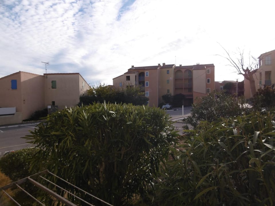 Saint-Pierre-La-Mer - T2 Cosy - WIFI - Parking Privé - Plage à Pied - FR-1-795-1 Apartment in Fleury