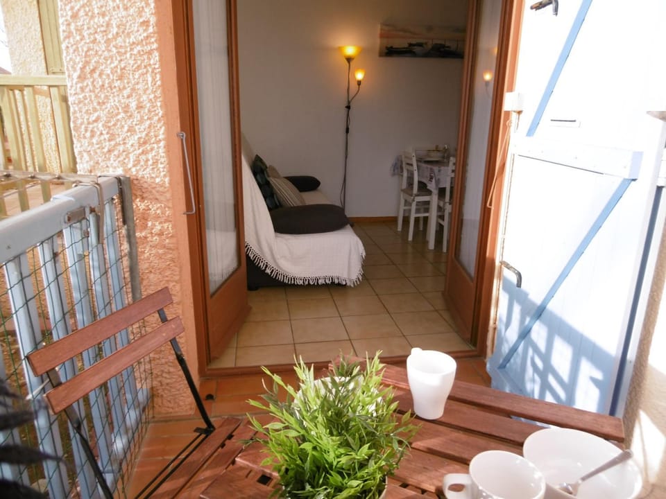 Saint-Pierre-La-Mer - T2 Cosy - WIFI - Parking Privé - Plage à Pied - FR-1-795-1 Apartment in Fleury