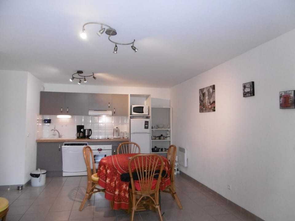 Narbonne-Plage: Superbe T3 60m², 6 pers, Balcon, Parking, Proche mer & commerces - FR-1-795-7 Apartment in Narbonne