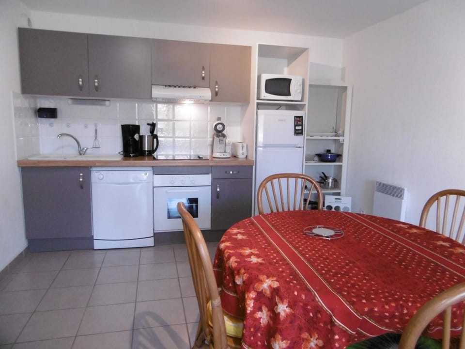 Narbonne-Plage: Superbe T3 60m², 6 pers, Balcon, Parking, Proche mer & commerces - FR-1-795-7 Apartment in Narbonne