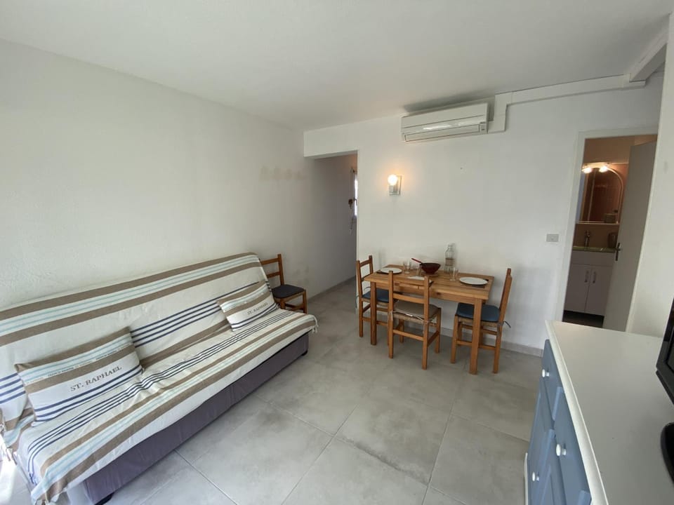 Narbonne-Plage : T2 climatisé, balcon, parking, à 100m de la plage, commerces à proximité - FR-1-795-12 Apartment in Narbonne