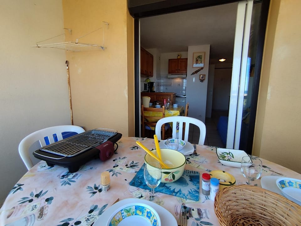 Appartement T2 Vue Mer - Parking - 4 Pers - Saint-Pierre-la-Mer - FR-1-795-3 Apartment in Fleury