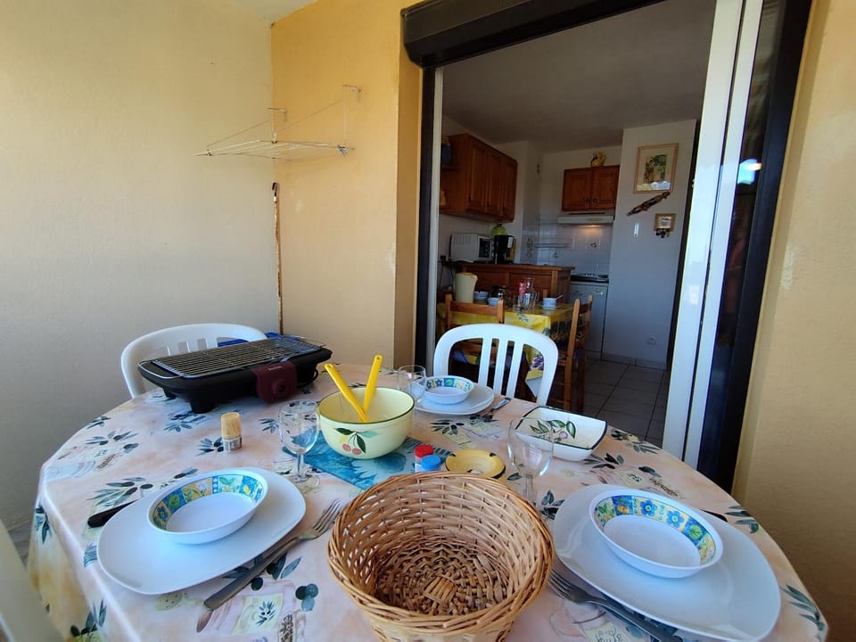 Appartement T2 Vue Mer - Parking - 4 Pers - Saint-Pierre-la-Mer - FR-1-795-3 Apartment in Fleury