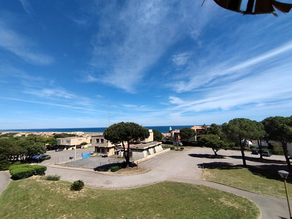 Appartement T2 Vue Mer - Parking - 4 Pers - Saint-Pierre-la-Mer - FR-1-795-3 Apartment in Fleury