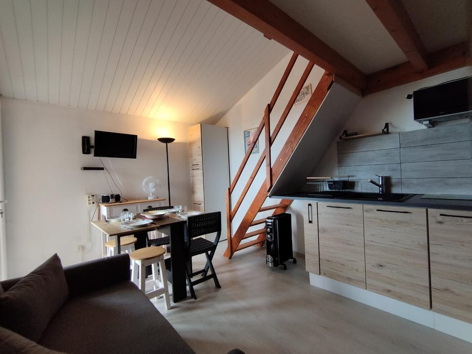 Appartement Moderne T2 Mezzanine - Parking et Terrasse - 5 Pers, Proche Plage - FR-1-795-13 Apartment in Fleury