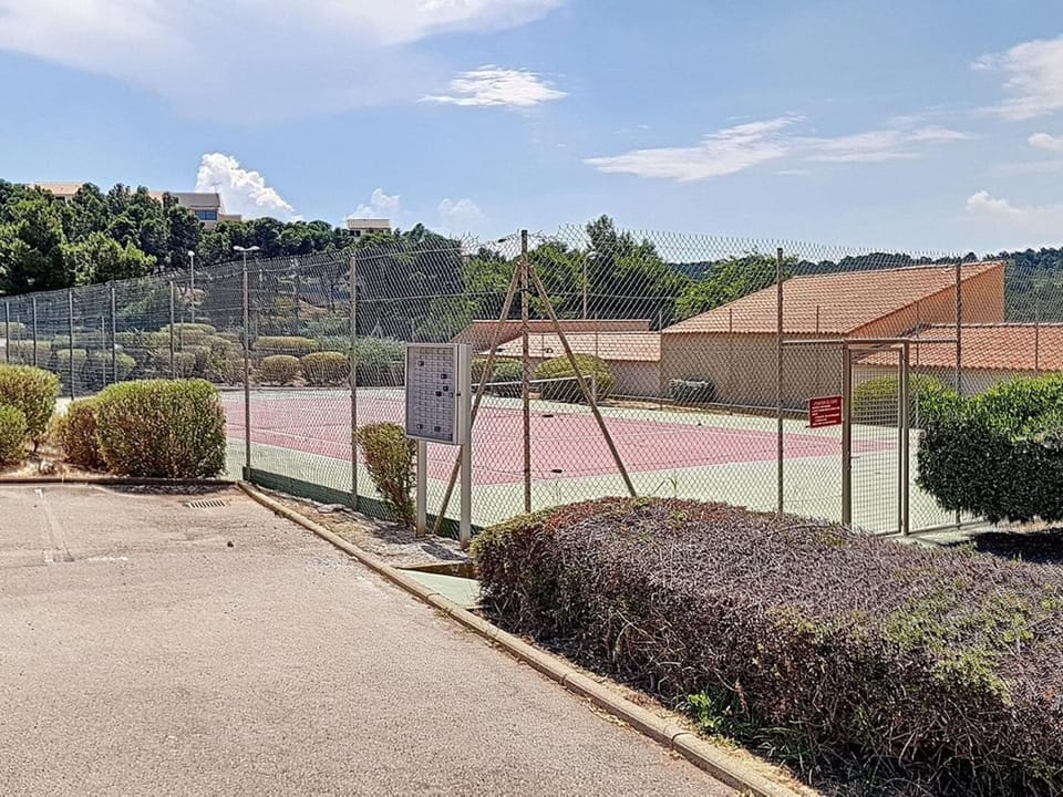 Confortable T2 avec parking privatif et loggia - 4 personnes - FR-1-795-24 Apartment in Fleury