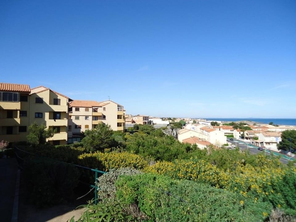 Confortable T2 avec parking privatif et loggia - 4 personnes - FR-1-795-24 Apartment in Fleury